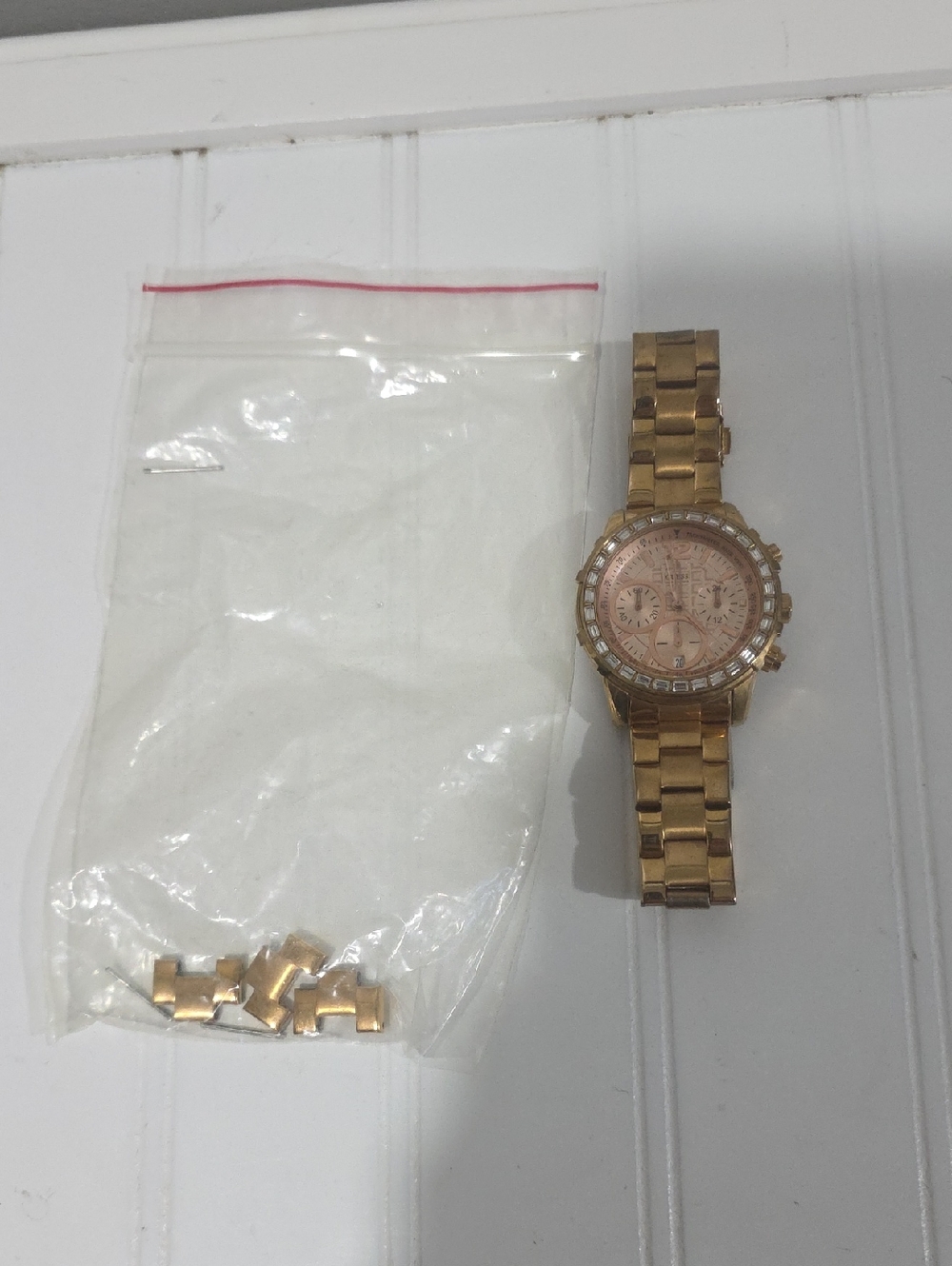 GUESS Women's Rose Gold-Tone Crystal Accent Bracelet Watch